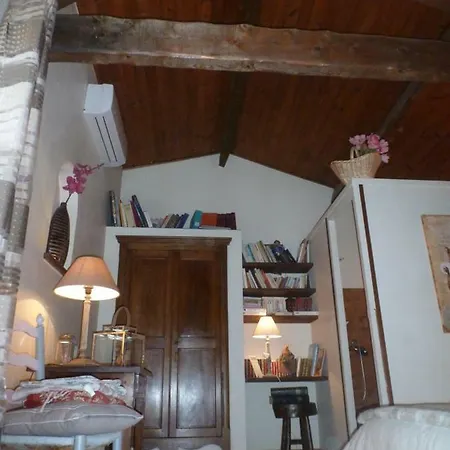 Aux Cigalons Bed & Breakfast